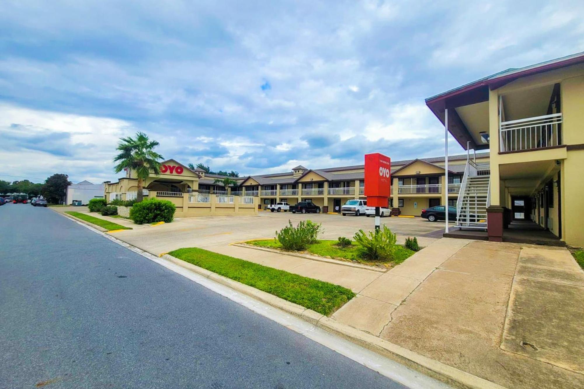 Oyo Hotel Mcallen Airport South Buitenkant foto