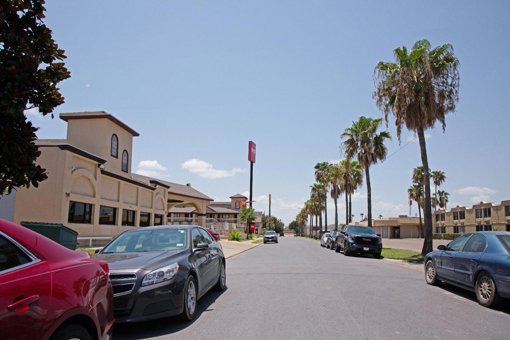 Oyo Hotel Mcallen Airport South Buitenkant foto